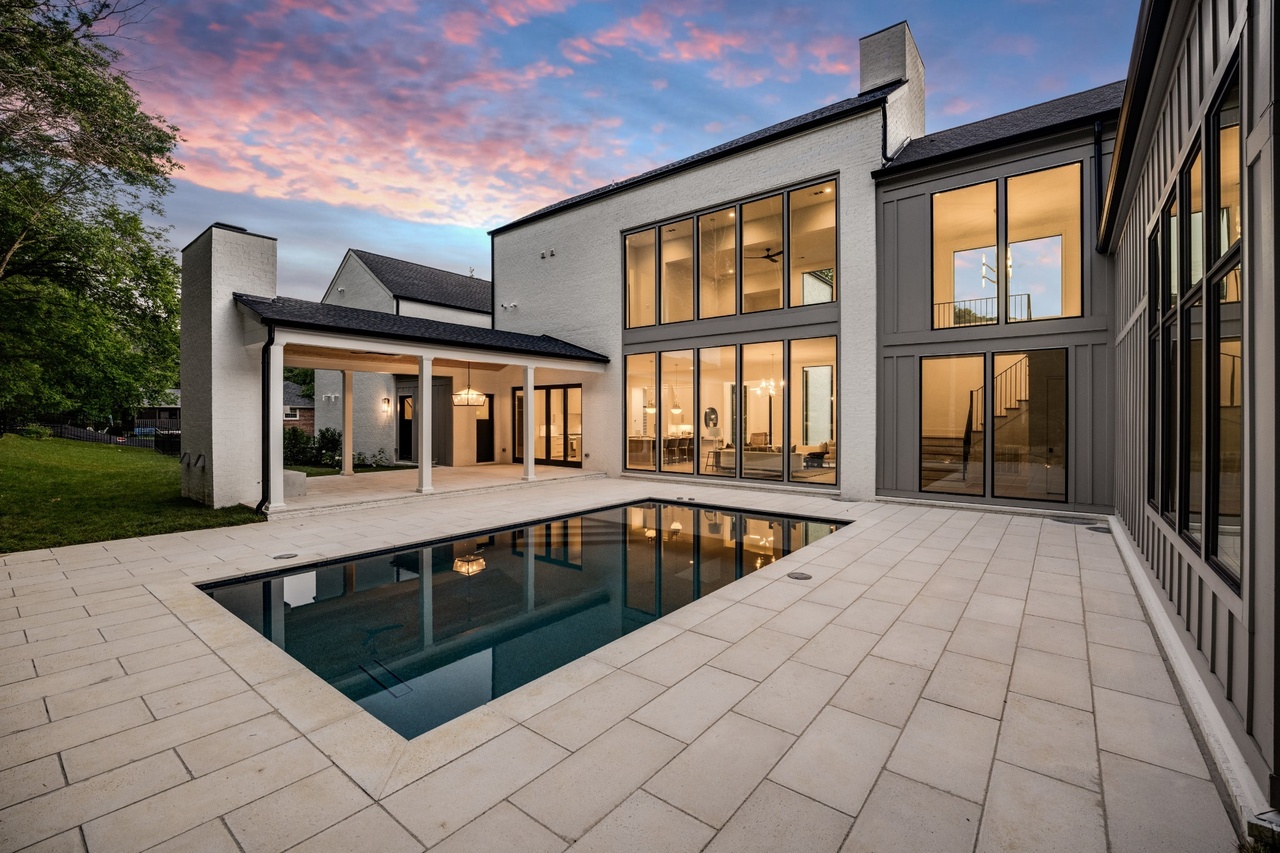 Custom stone pool feature