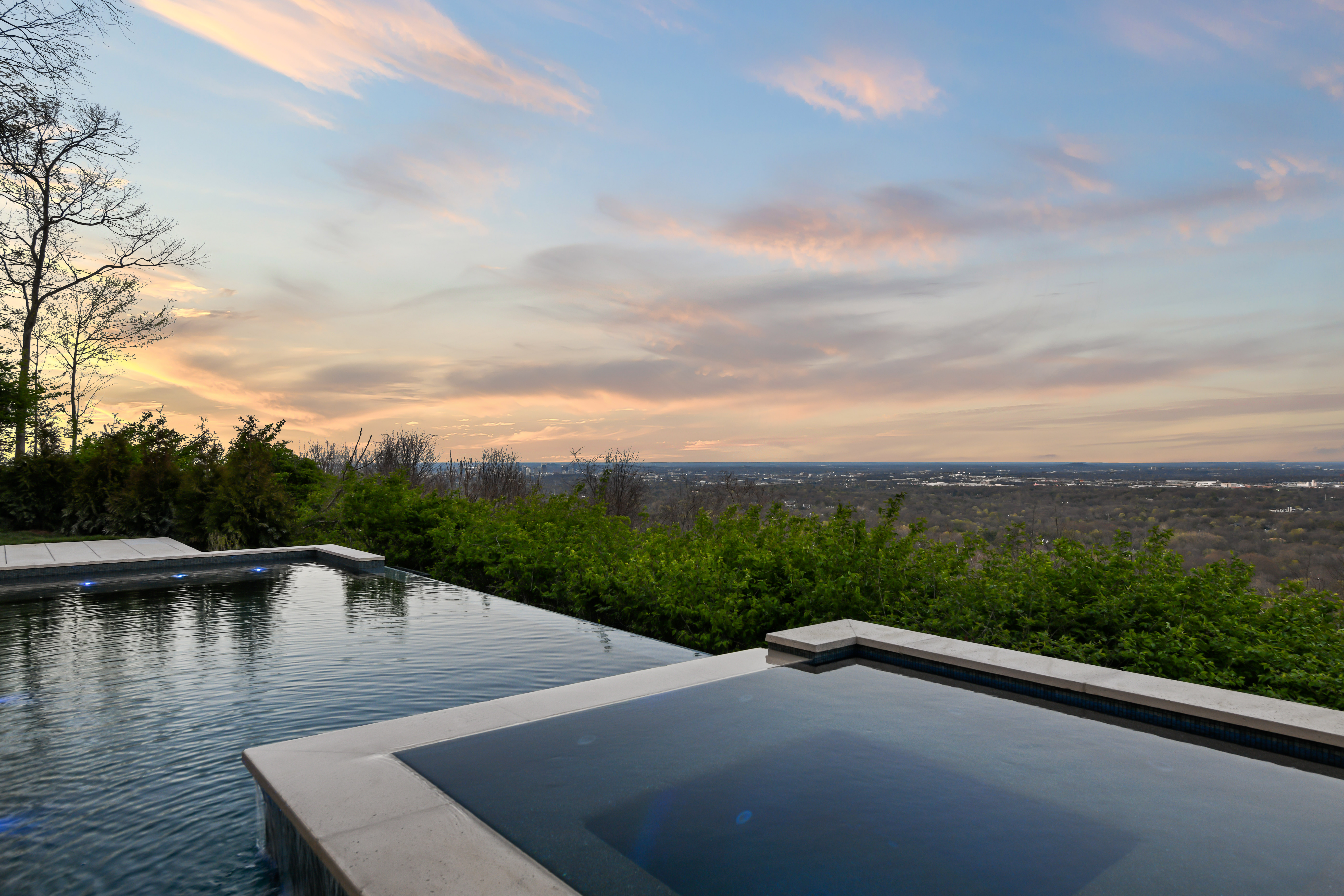 Pool — vanishing edge detail